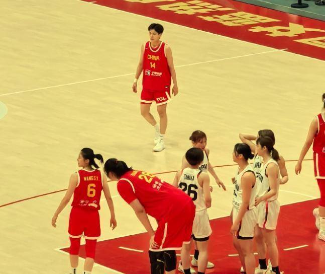 中国女篮上场三分26%+罚球25中12，本场三分40%+罚球11中11