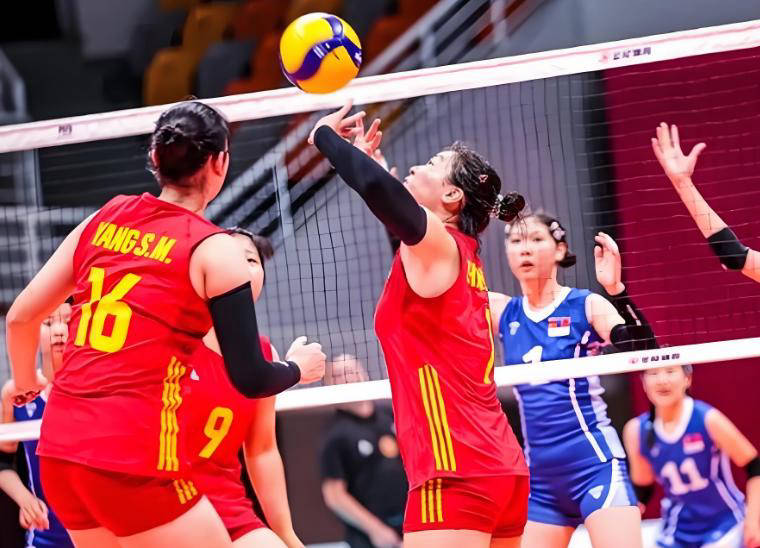 中国女排17岁1米88重炮崛起!升任队长攻防一体冲八强