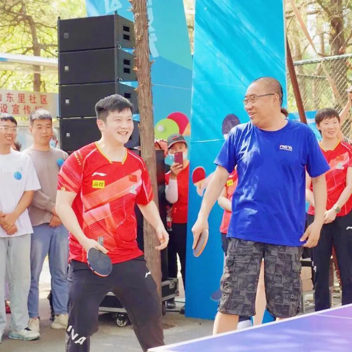 苏州大学副校长前往训练基地，为苏州队守门员纪振勇拨穗的简单介绍