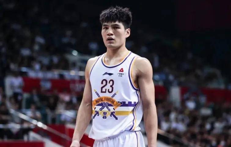 广东男篮报价陈国豪筹码曝光，山西试训刘东，郭士强和国家队续约！的简单介绍