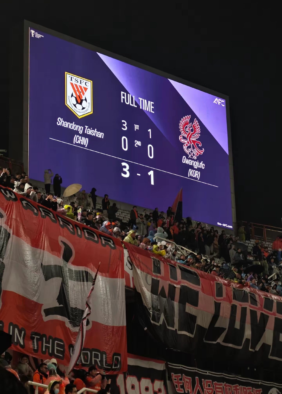 MK体育-中超红牌！山东泰山队3-1胜武汉三镇！克雷桑进球无效！泽卡两球