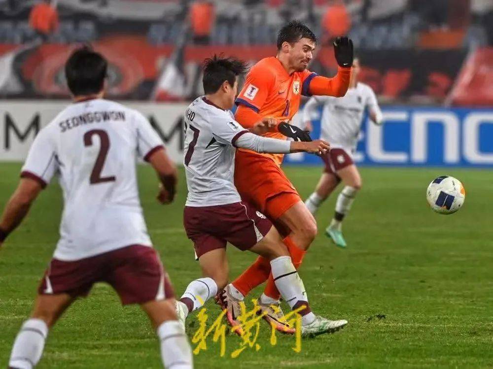 中超红牌！山东泰山队3-1胜武汉三镇！克雷桑进球无效！泽卡两球
