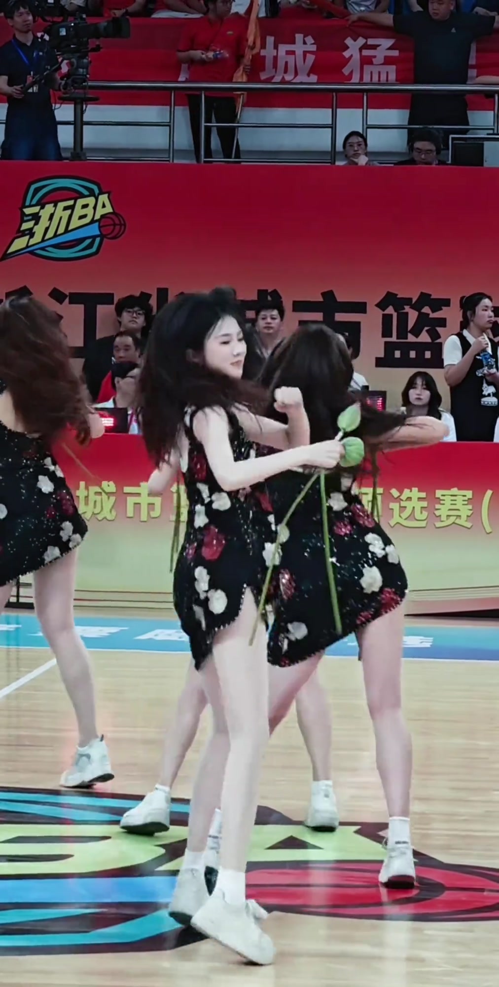 MK体育-比赛中角逐激烈，精彩犹如大片